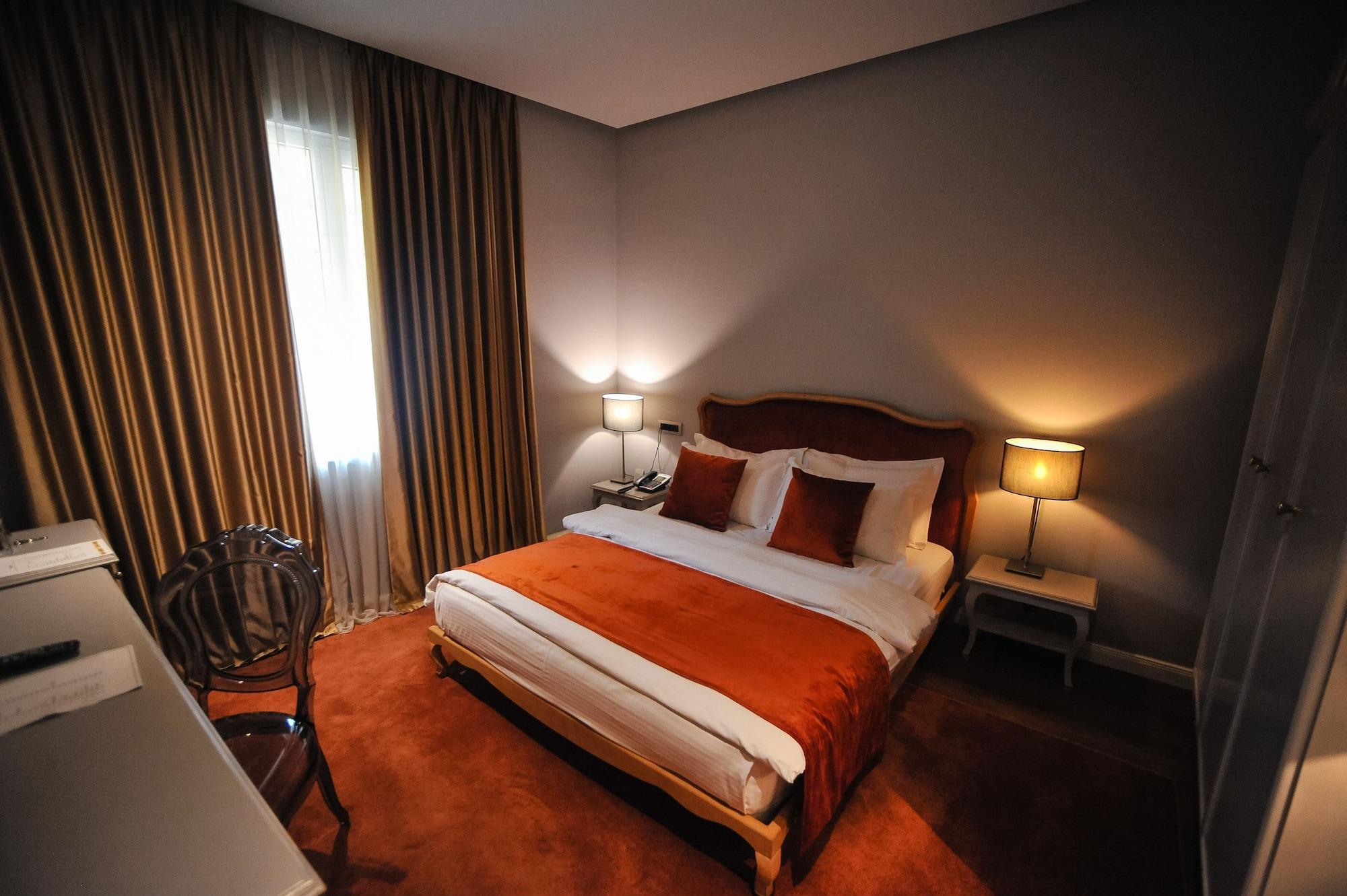 Classic Hotel Тирана Экстерьер фото