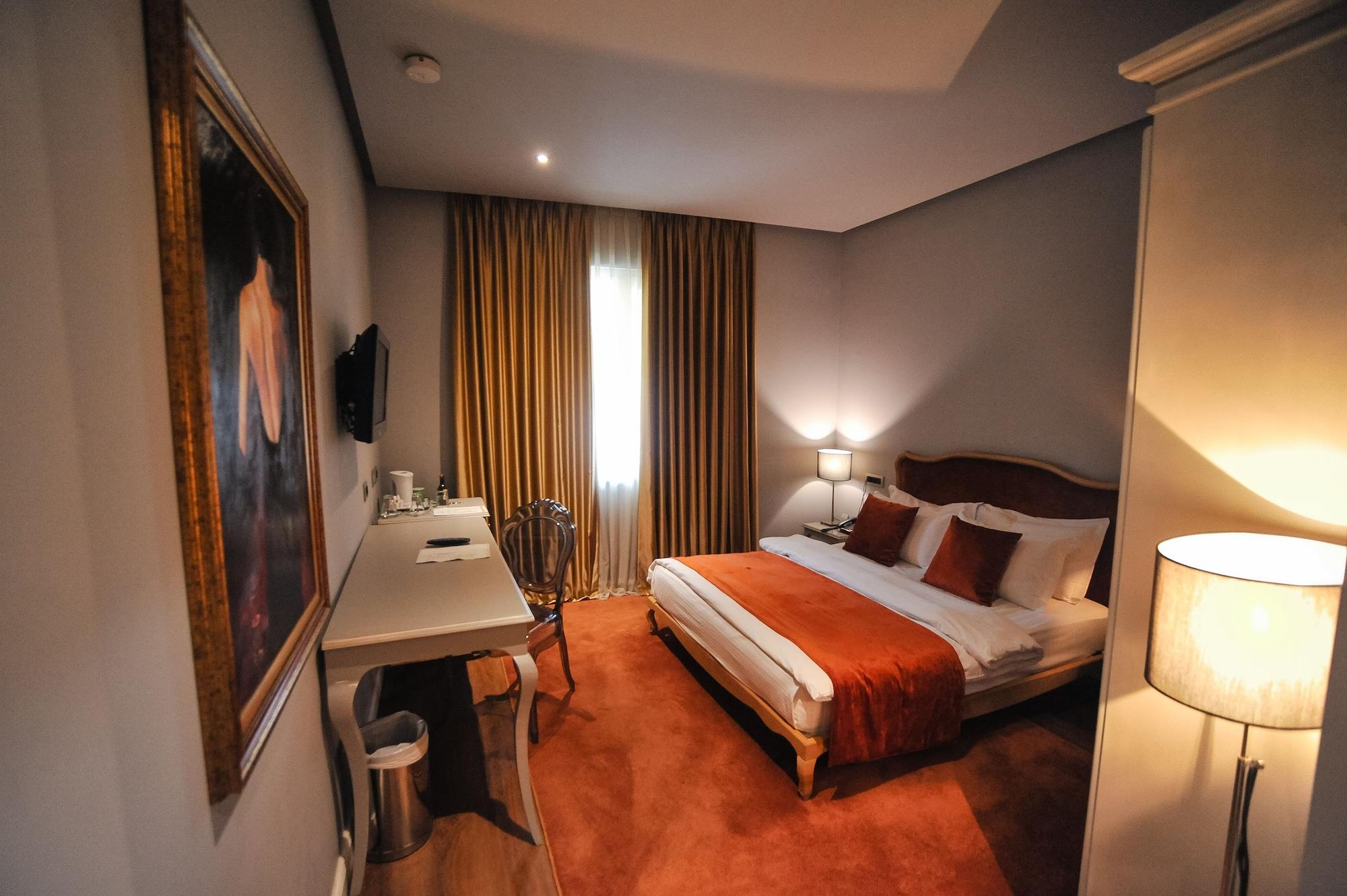 Classic Hotel Тирана Экстерьер фото