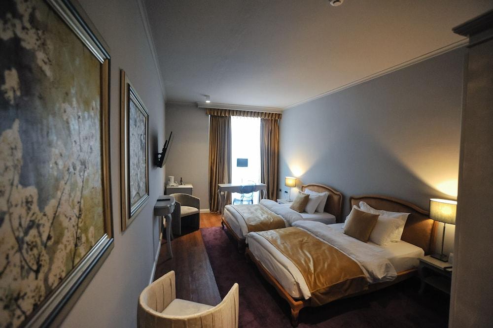 Classic Hotel Тирана Экстерьер фото