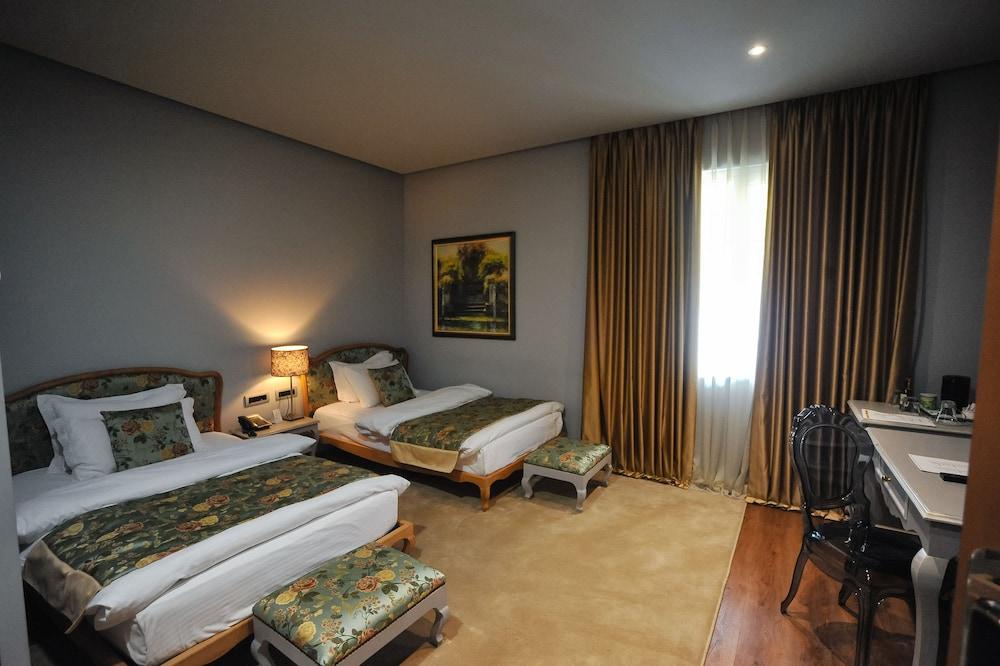 Classic Hotel Тирана Экстерьер фото
