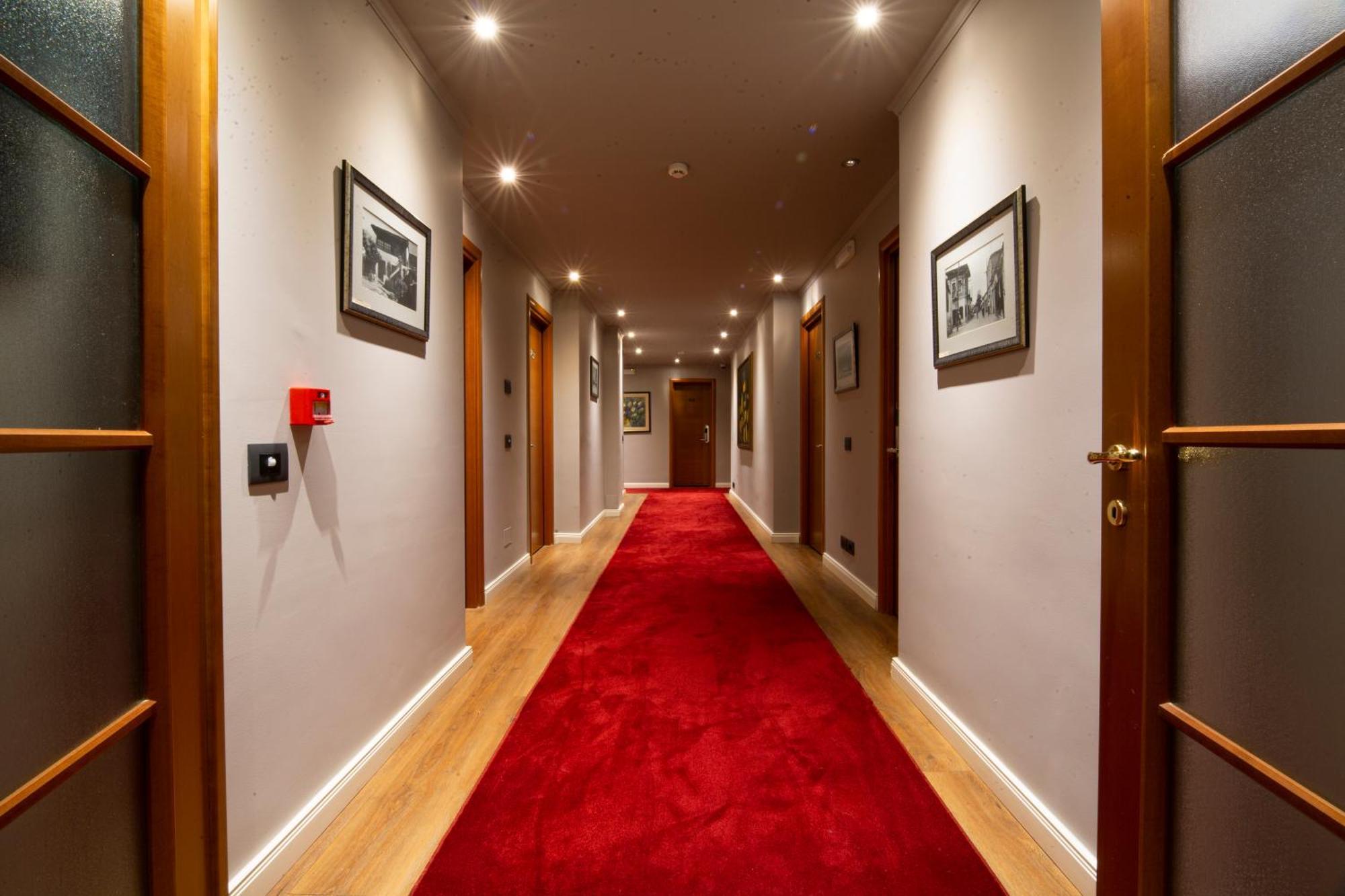 Classic Hotel Тирана Экстерьер фото