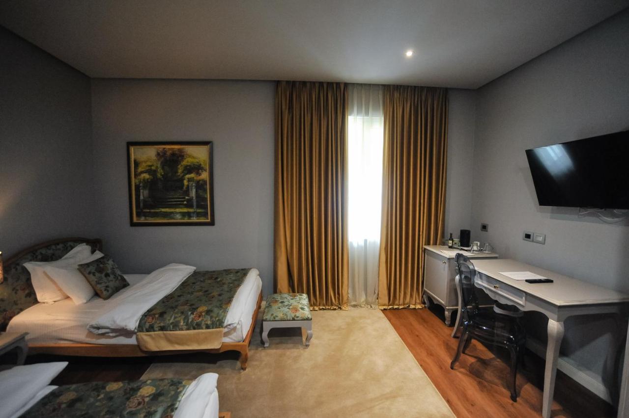 Classic Hotel Тирана Экстерьер фото