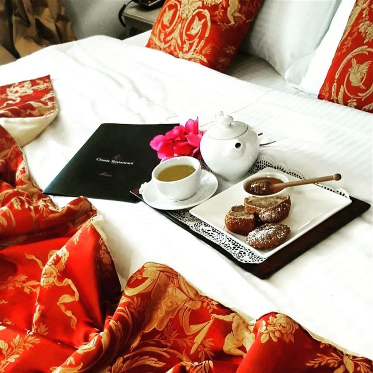Classic Hotel Тирана Экстерьер фото