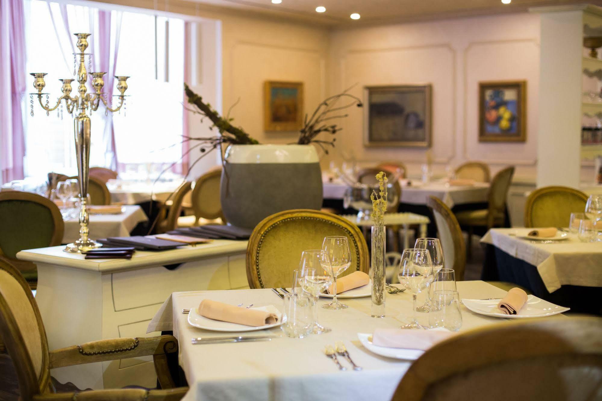 Classic Hotel Тирана Экстерьер фото