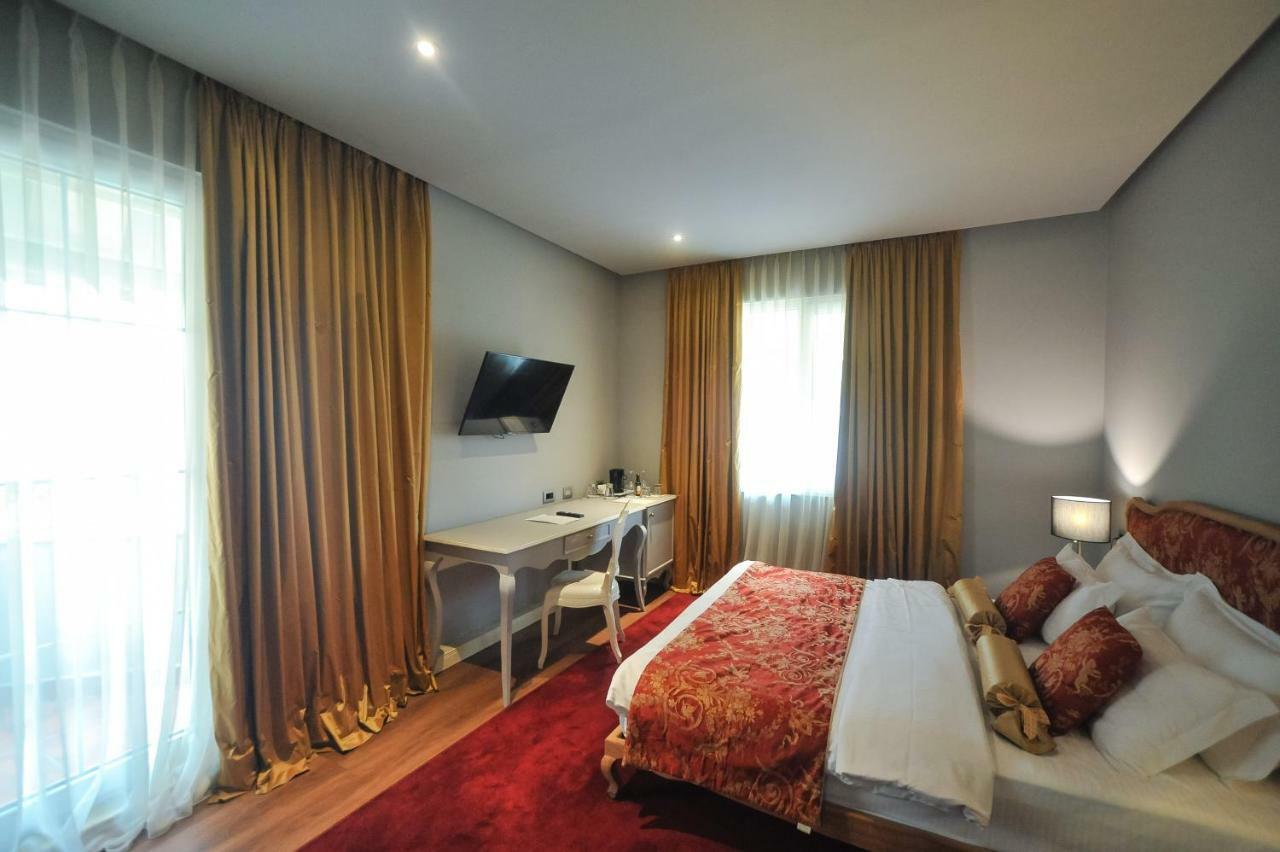 Classic Hotel Тирана Экстерьер фото